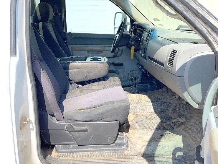 2012-chevrolet-3500-image-36