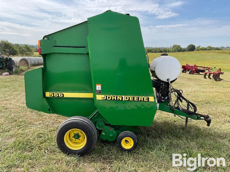 2000-john-deere-566-image-4