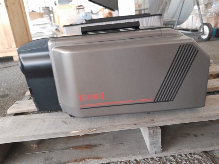 lot#--eiki-lc-data-grade-projector-image-1