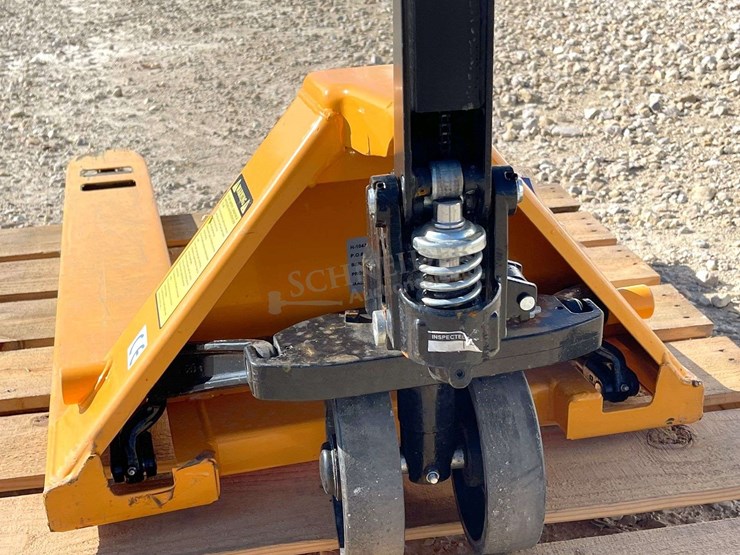 u-line-h-1043-5,500-lb.-pallet-jack-image-5