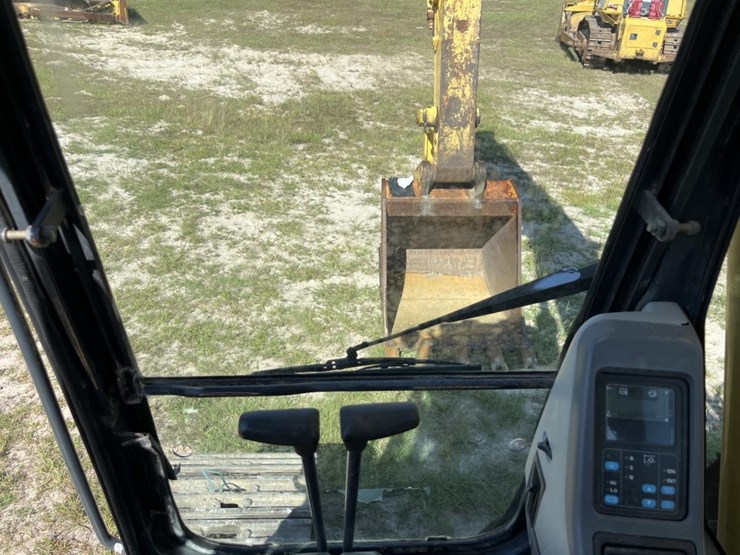 komatsu-pc228us-lc-image-68