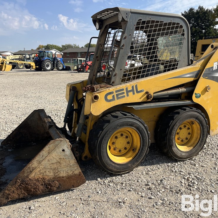 2014 GEHL R135