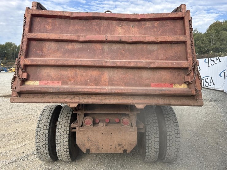 #5001-•-1988-freightliner-mb80-tandem-axle-dump-truck-image-4