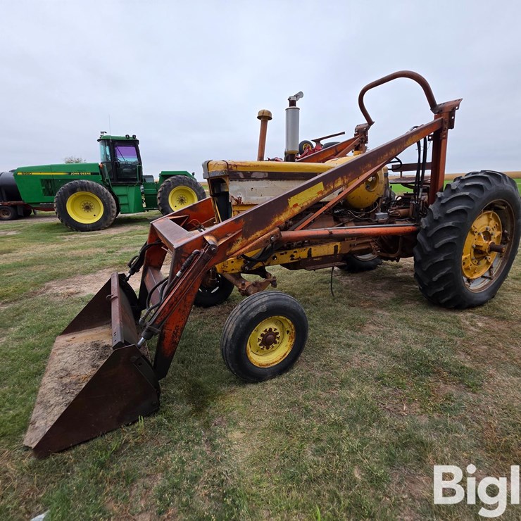 1965 MINNEAPOLIS MOLINE M670