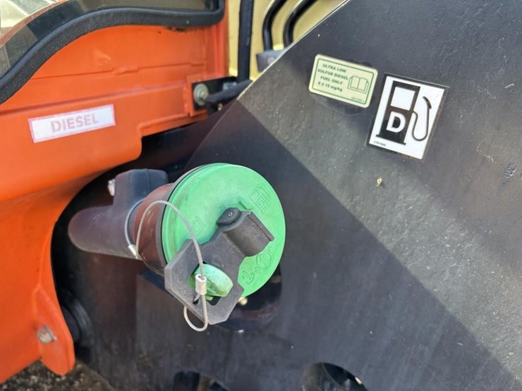 2017-jlg-g5-18a-image-37