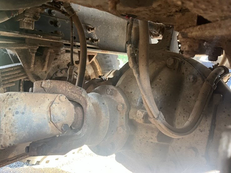 2011-international-7600-image-107