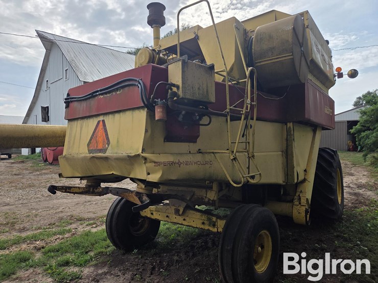 1977-new-holland-tr70-image-5