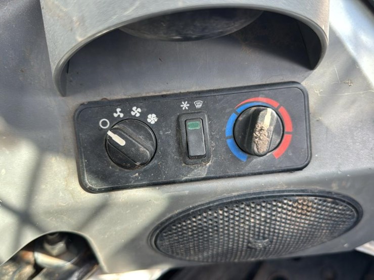 2020-bobcat-t870-image-37