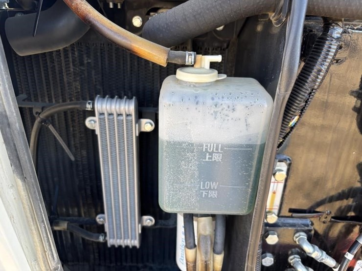 2022-takeuchi-tb240-image-48