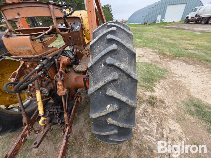 1965-minneapolis-moline-m670-image-11