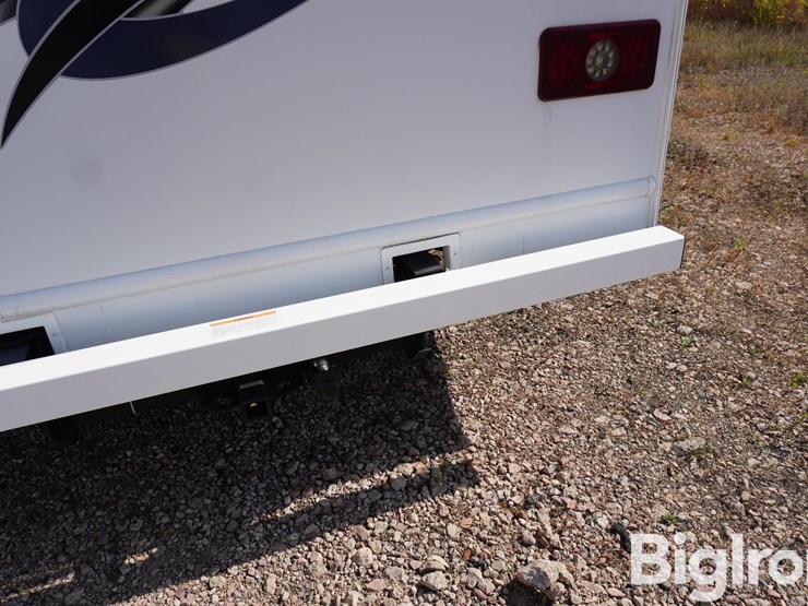 2022-ford-e350-image-10