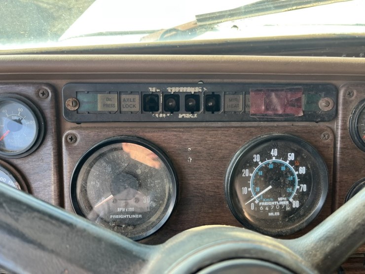 #5001-•-1988-freightliner-mb80-tandem-axle-dump-truck-image-60