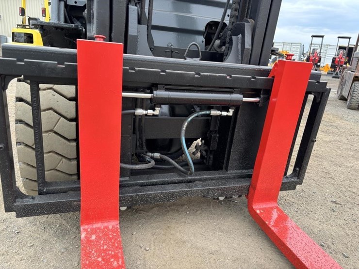 2011-toyota-8fgu30-image-11