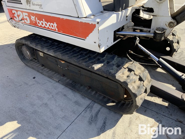 2000-bobcat-325-image-11
