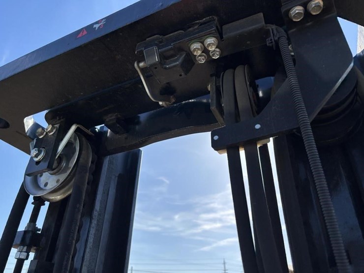 2018-toyota-8fdu30-image-15