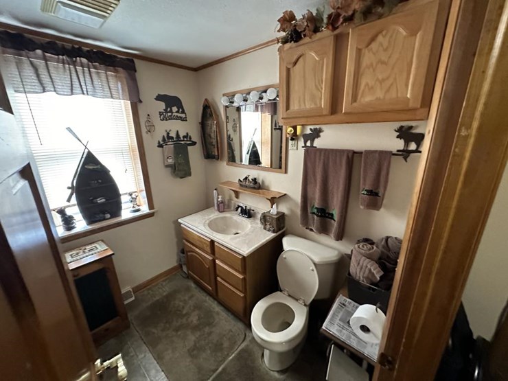 #100-•-waterfront-pub-with-4-bed/2-bath-apartment-image-95