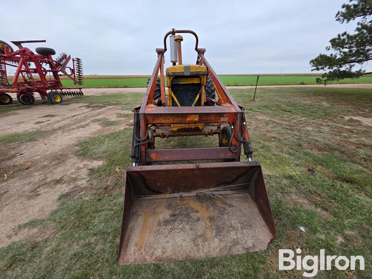 1965-minneapolis-moline-m670-image-2