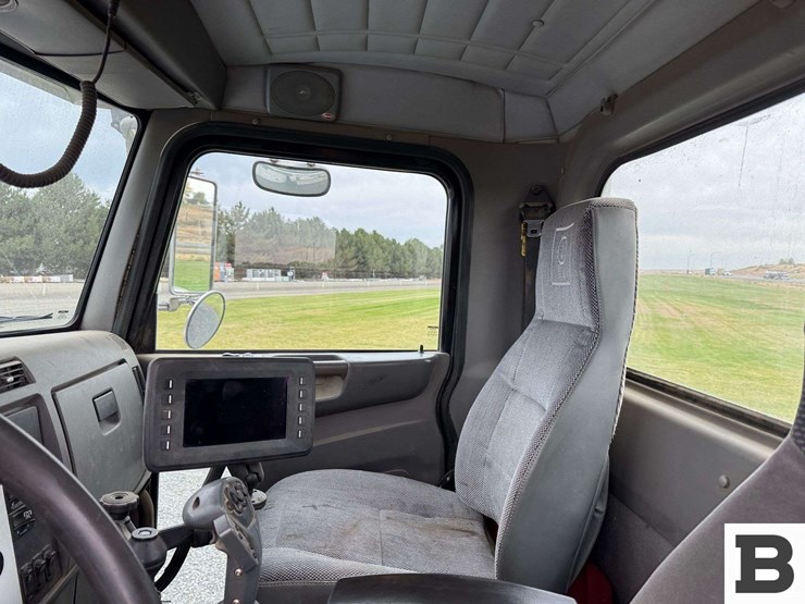 2013-peterbilt-348-image-54