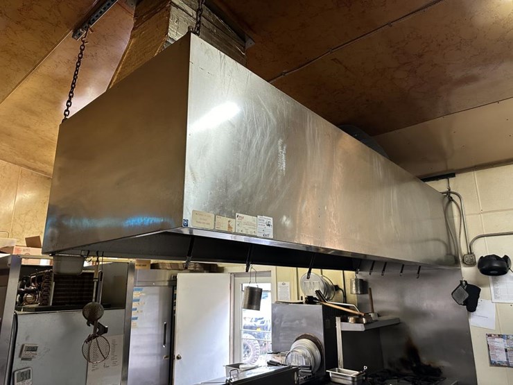 #100-•-waterfront-pub-with-4-bed/2-bath-apartment-image-74