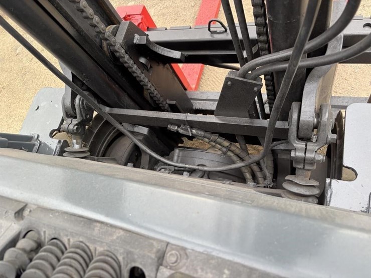 2011-toyota-8fgu30-image-13