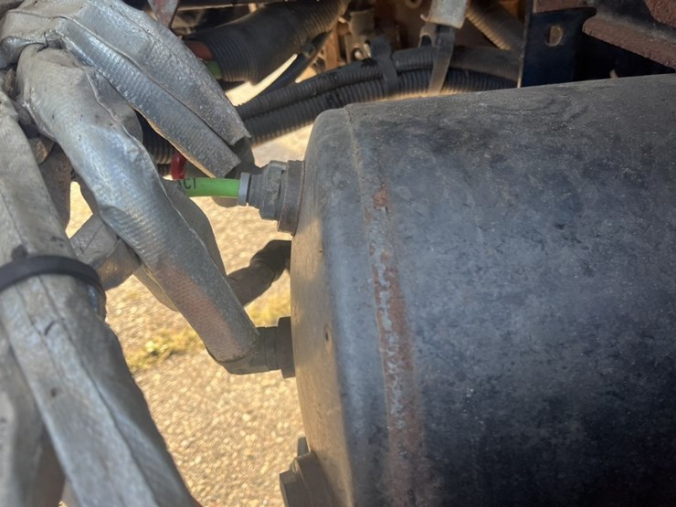 2011-international-7600-image-62