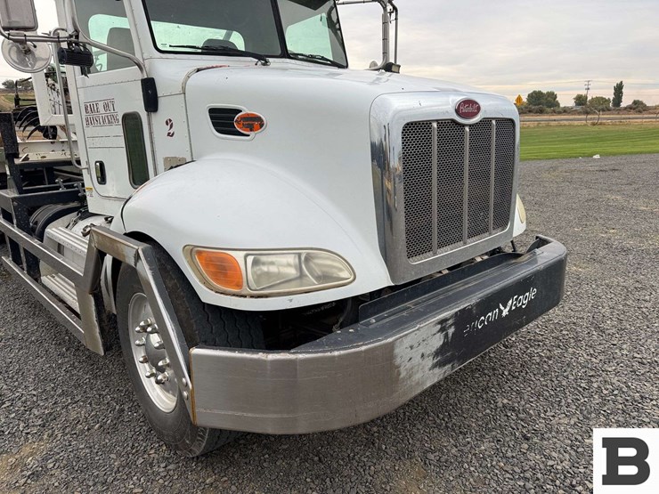 2013-peterbilt-348-image-7