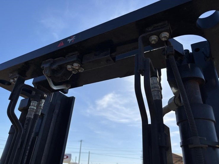 2015-toyota-8fdu30-image-14