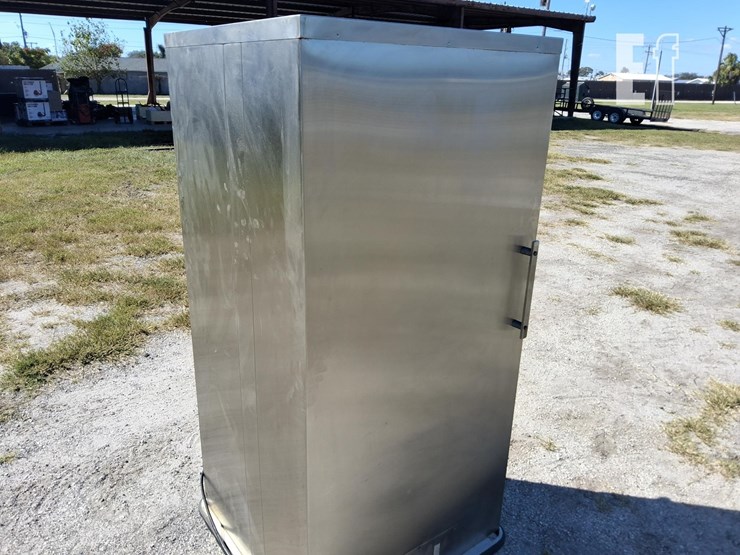 fwe-oven-commercial-image-2