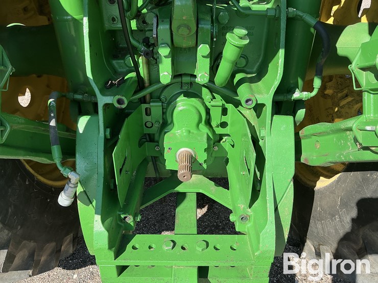 2011-john-deere-8235r-image-12