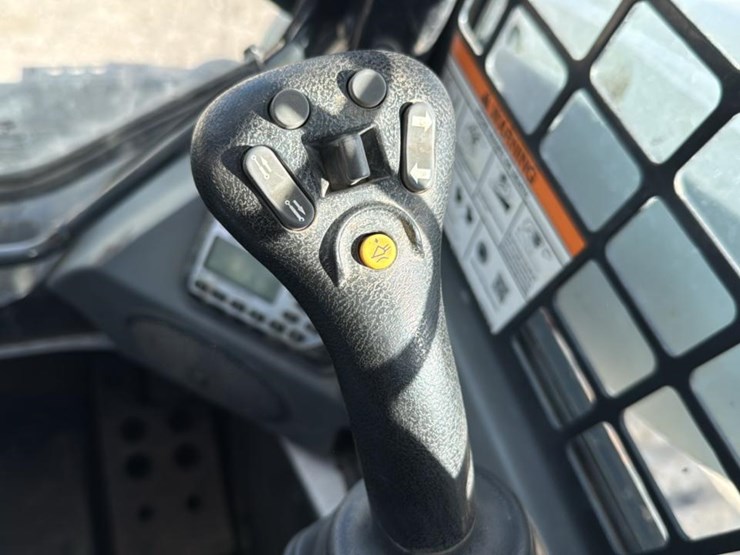 2020-bobcat-t870-image-35