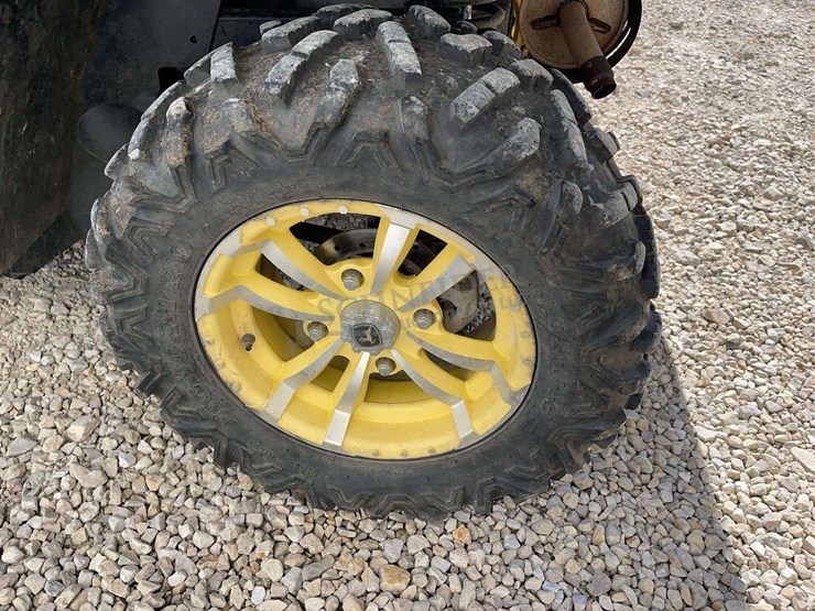 2016-john-deere-gator-image-21