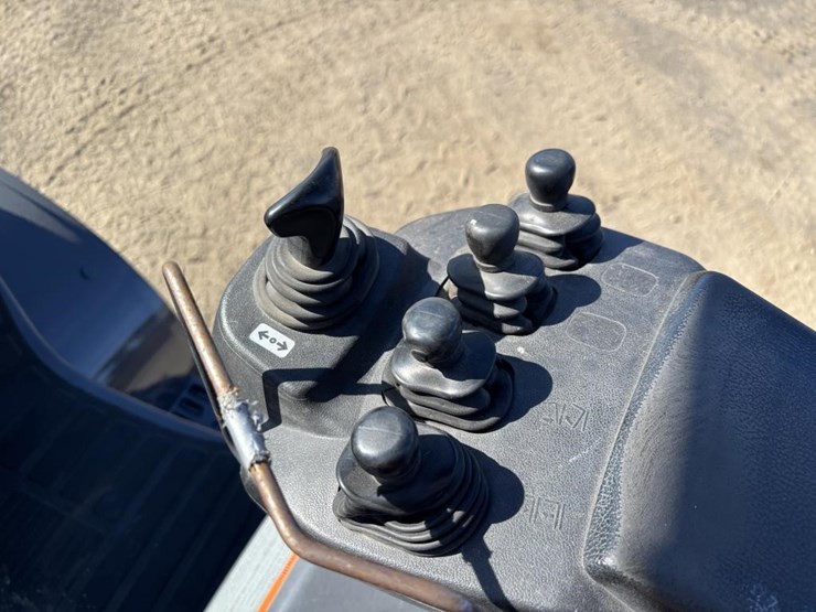 2015-toyota-8fdu30-image-22