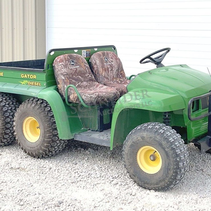JOHN DEERE GATOR