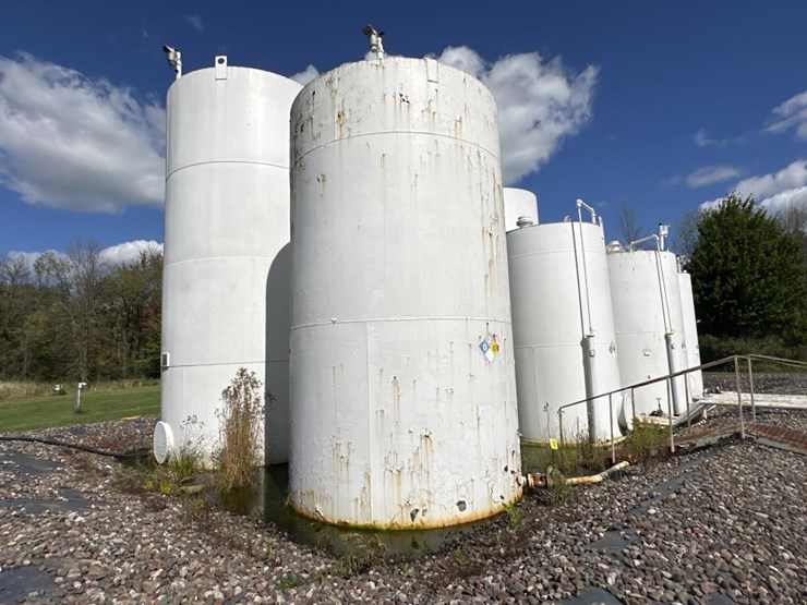 #3121-•-approx-16'x11'-fuel-tank-image-1