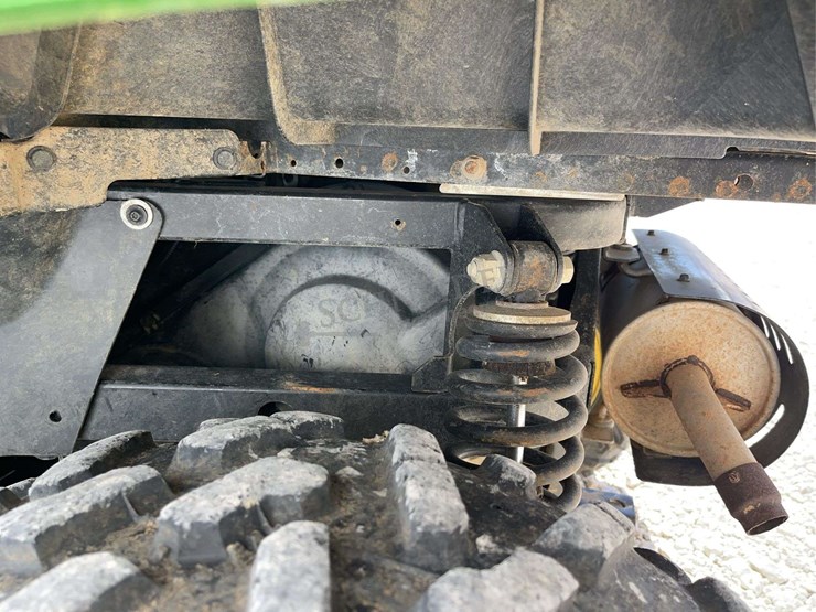 2016-john-deere-gator-image-23