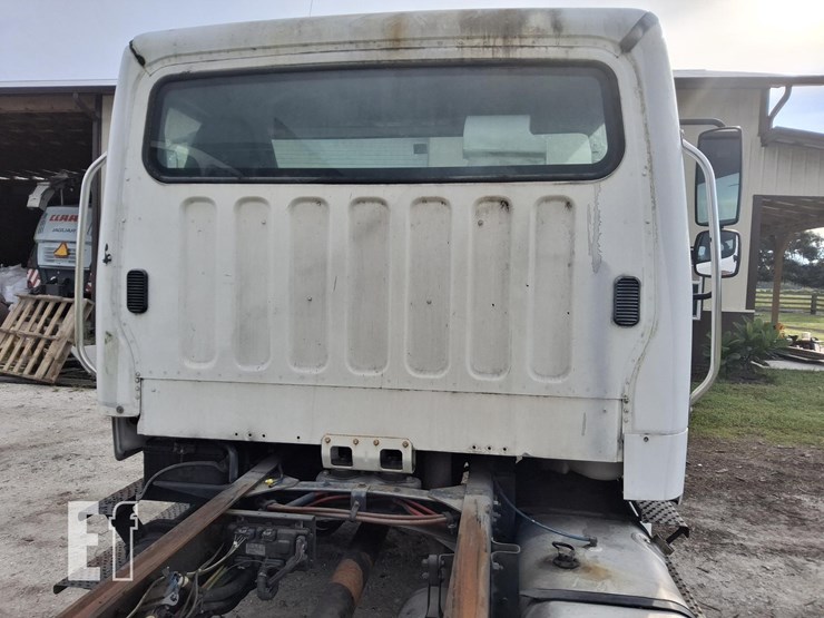 2006-freightliner-business-class-m2-106-image-3