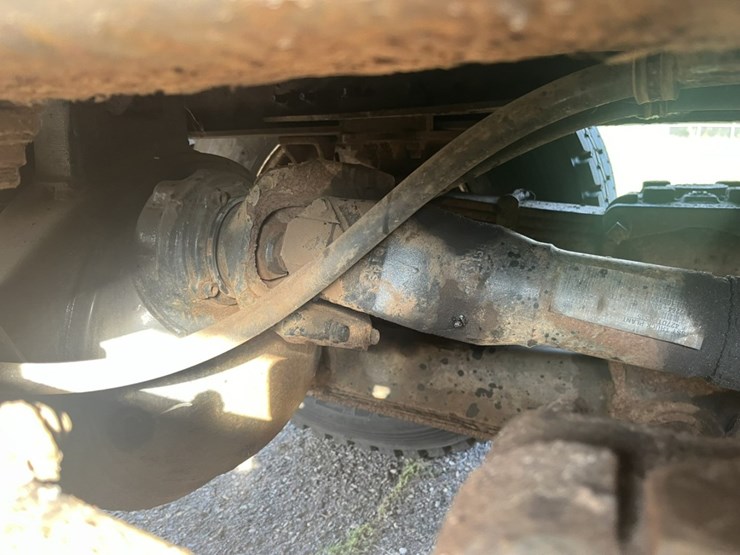 2011-international-7600-image-108