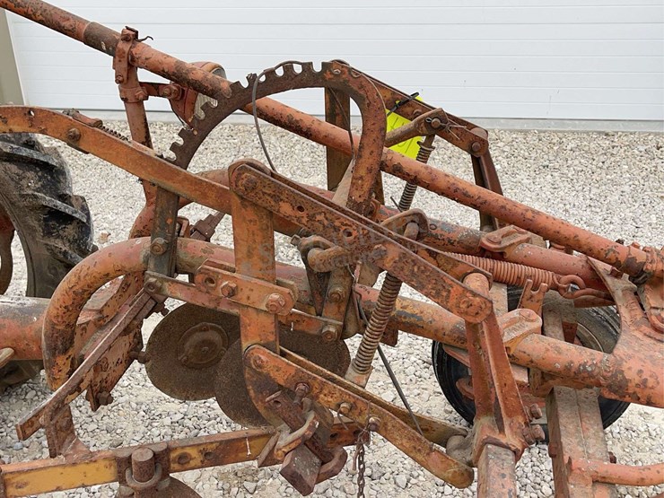allis-chalmers-model-g-tractor-w/-implements-image-12