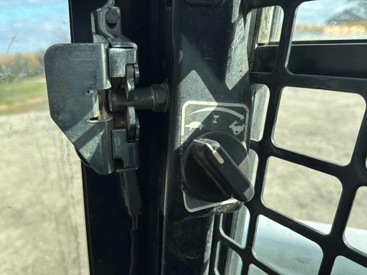 2020-bobcat-t870-image-40