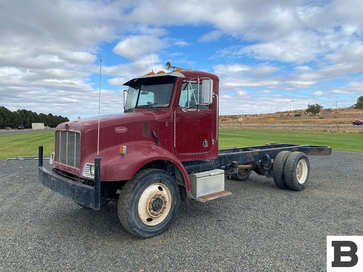 2003-peterbilt-330-image-1