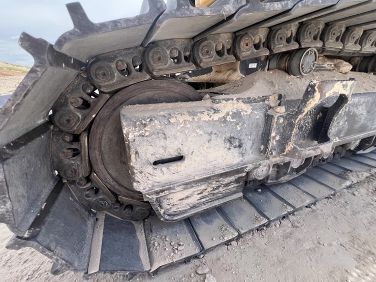 2021-caterpillar-395-image-18