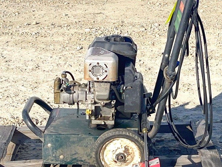 craftsman-2,400-psi-gas-powered-pressure-washer-image-3