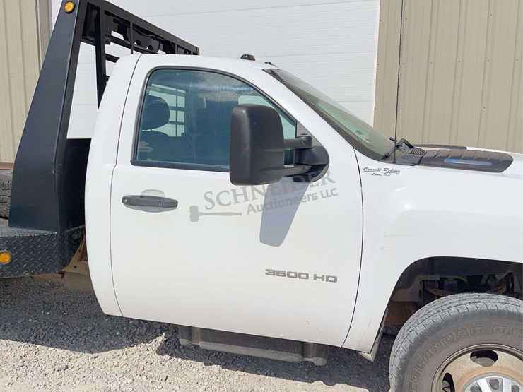 2012-chevrolet-3500-image-18