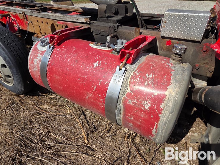 2001-peterbilt-379-image-10