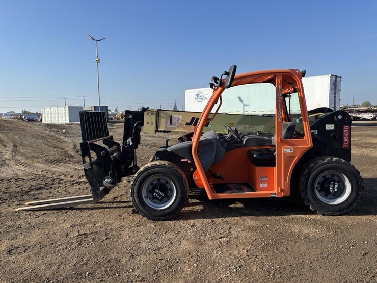 2017-jlg-g5-18a-image-5