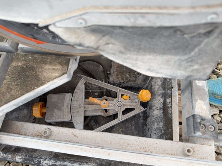 chicago-electric-10"-tile-&-brick-saw-on-stand-image-6