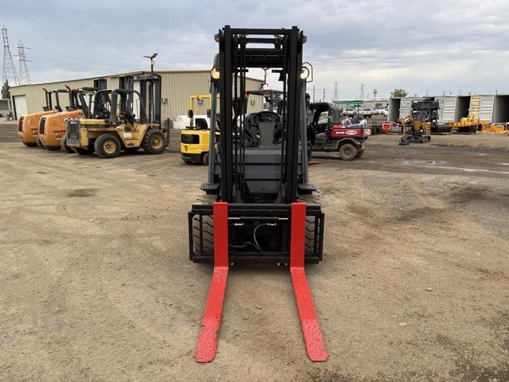 2011-toyota-8fgu30-image-6