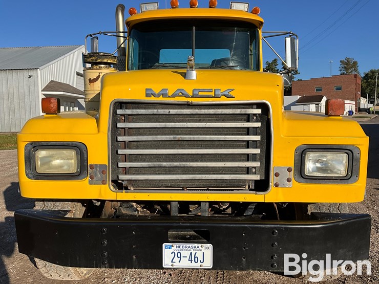 1997-mack-rd690s-image-20