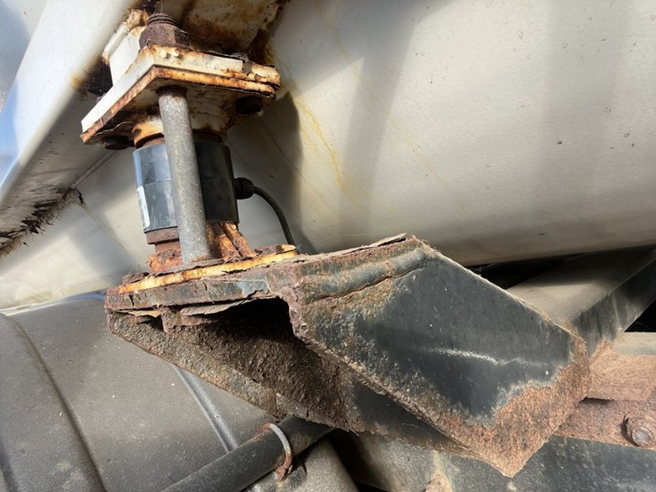 2011-international-7600-image-57