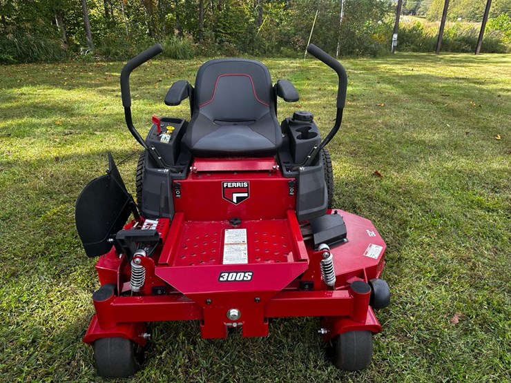 #143-•-2024-ferris-300s-52”-deck-mower-image-5